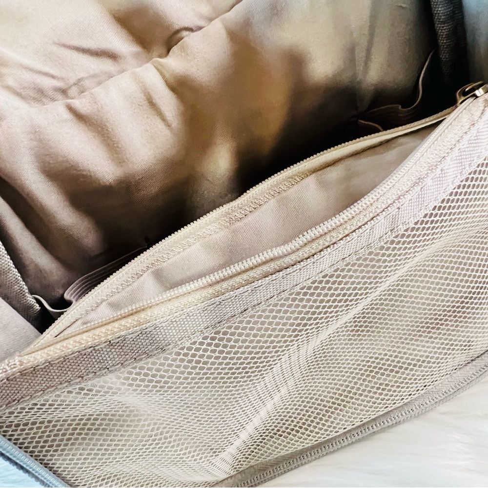 Hanging Toiletry Bag - Picture 11 of 11